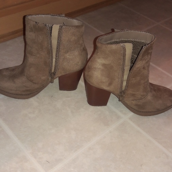 Super cute tan booties - Picture 2 of 4